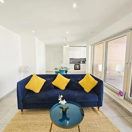 Lejlighed Convenience&comfort 1br Flat With Terrace&free Parking