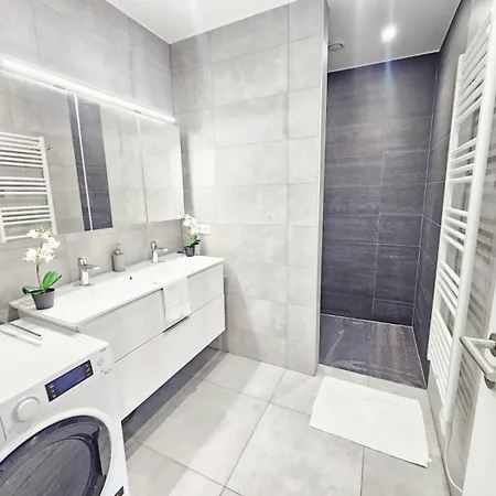 Convenience&comfort 1br Flat With Terrace&free Parking * Luxembourg By